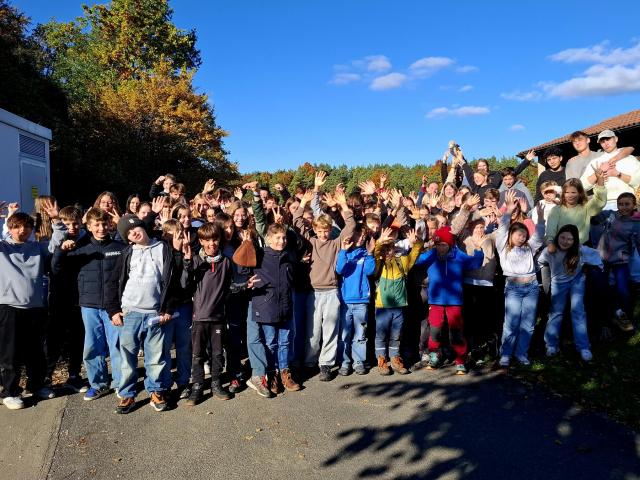 Gruppenbild der Teilnehmer an der SMV-Fahrt nach Pottenstein.