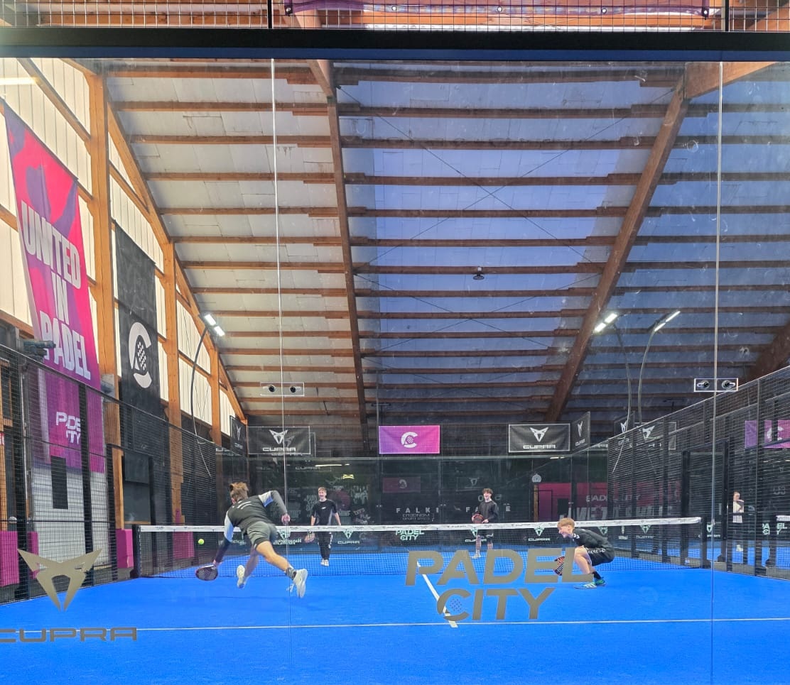 Nach der Einweisung ging es direkt auf die Plätze. 