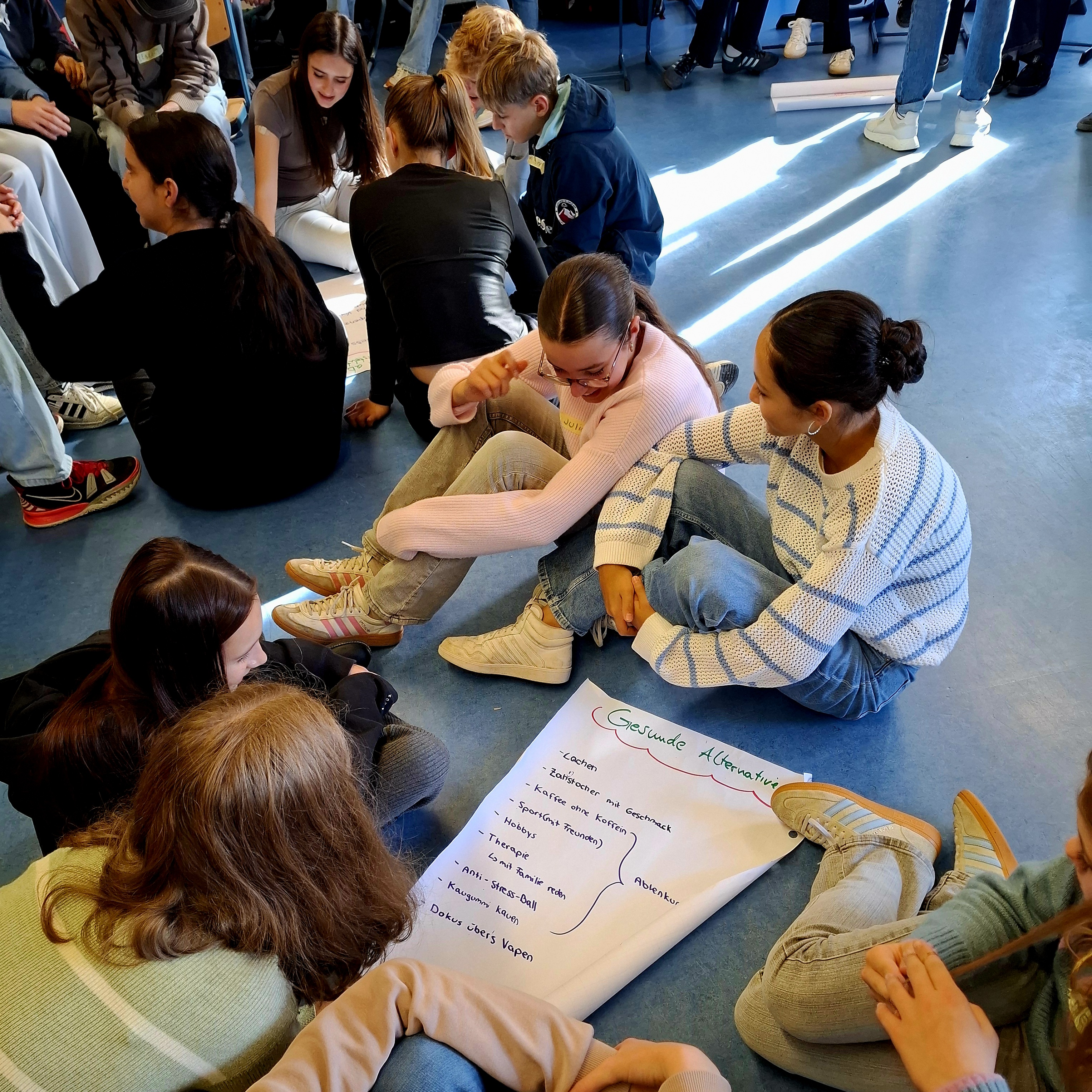 Schülerinnen bei Mitmachaktion. 