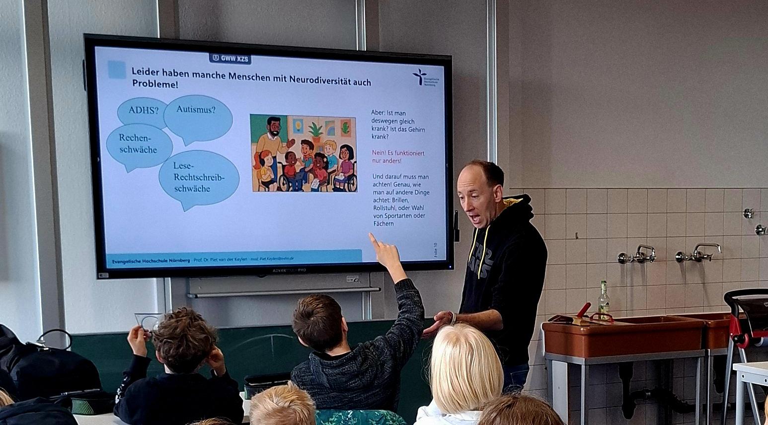 Prof. Dr. Piet van der Keylen bot den Schülern der 5., 8. und 13. Jahrgangsstufen spannende Einblicke in die Neurobiologie. 