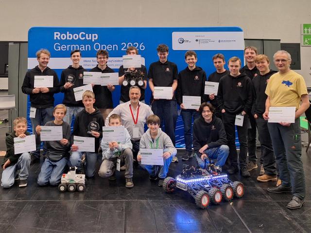 Gruppenbild aller Teilnehmer vom CJT-Gymnasium