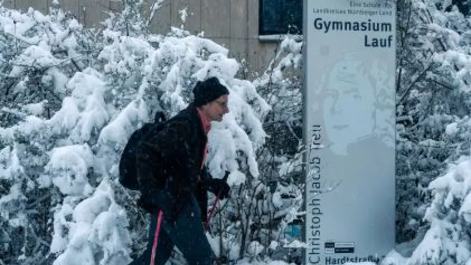 Mit Tourenski in die Schule